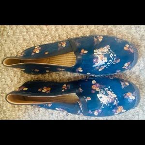 Coach slip on shoes size 8B.